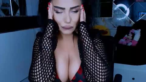 Snapshot of mistress_meryem chatting on October 6, 10:05 pm mistress_meryem online show from October 6, 10:05 pm