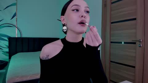 Snapshot of mistress_mialibra chatting on October 8, 1:35 am Mistress Mia online show from October 8, 1:35 am