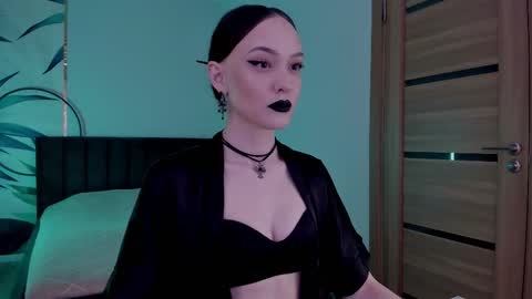 Snapshot of mistress_mialibra chatting on October 16, 2:00 am Mistress Mia online show from October 16, 2:00 am