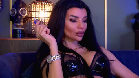 Elenia online show from February 3, 2:10 pm