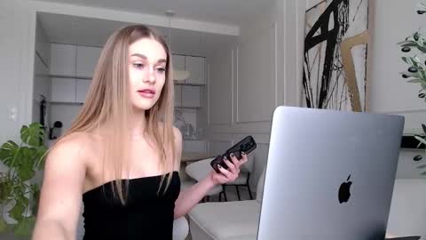 mistressuniverse online show from February 27, 10:41 am