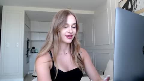 mistressuniverse online show from June 25, 9:25 am