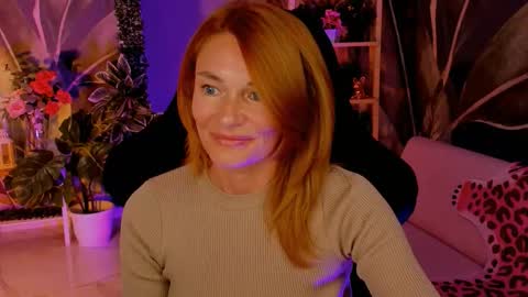 Snapshot of mistybarnes chatting on September 20, 3:15 pm MistyBarnes NONUDE MODEL online show from September 20, 3:15 pm