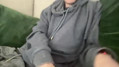 mitchellw7752 online show from April 7, 9:11 am