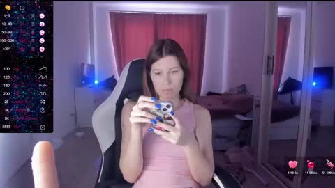 Snapshot of mmm_banana chatting on February 24, 7:44 am Lili online show from February 24, 7:44 am