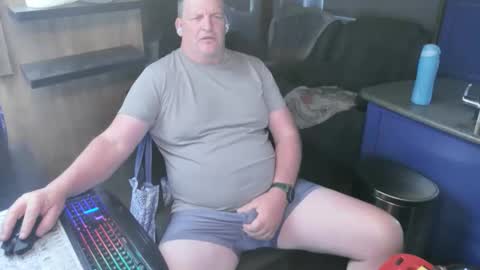 mmmthatsfunnn online show from June 4, 9:32 pm