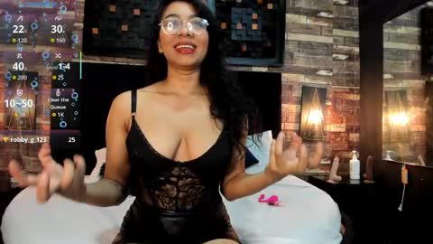 mochasins_ online show from November 27, 12:02 pm