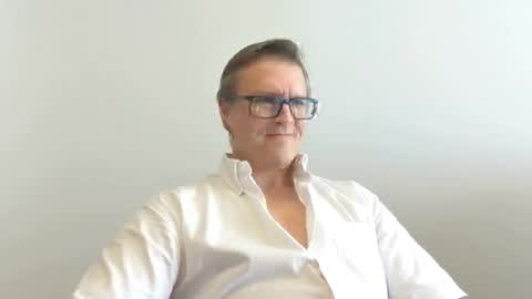 Moe online show from November 17, 8:22 pm