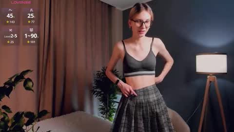 Laura online show from December 2, 1:15 am