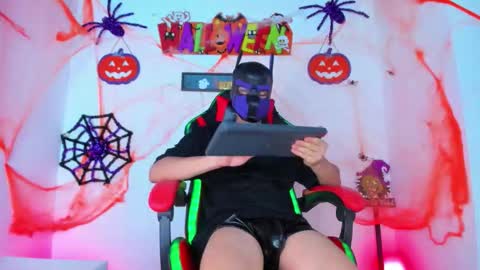 Snapshot of moises_23cm chatting on October 27, 9:15 pm moises_23cm online show from October 27, 9:15 pm