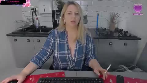 erika online show from January 10, 10:10 am