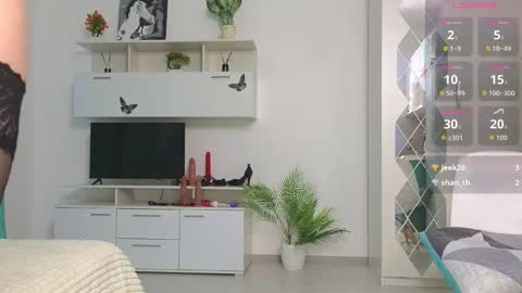 molliblum online show from March 20, 2:22 pm