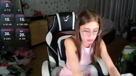 Snapshot of molly_barbie chatting on October 20, 11:37 am Molly Prvt is open online show from October 20, 11:37 am