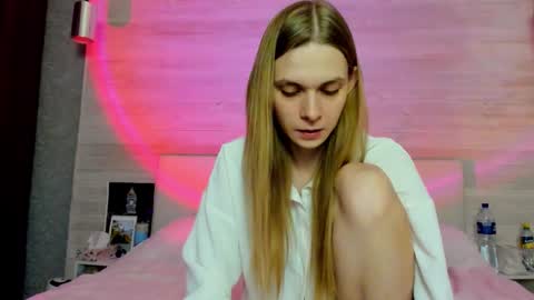 Molly Hunt online show from February 26, 4:21 pm