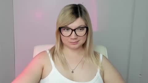 Snapshot of molly_moree chatting on September 29, 11:53 am Molly online show from September 29, 11:53 am