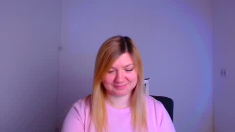 Snapshot of molly_moree chatting on February 10, 12:29 pm Molly online show from February 10, 12:29 pm