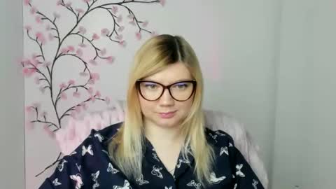 Molly online show from December 16, 12:55 pm