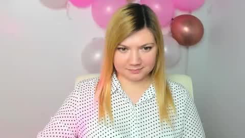 Snapshot of molly_moree chatting on February 19, 4:55 pm Molly online show from February 19, 4:55 pm