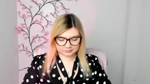 Molly online show from January 9, 12:55 pm