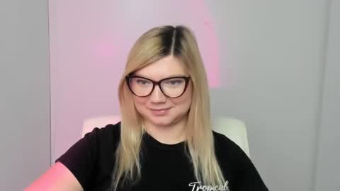 Snapshot of molly_moree chatting on September 13, 11:34 am Molly online show from September 13, 11:34 am