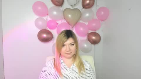 Snapshot of molly_moree chatting on February 20, 5:30 pm Molly online show from February 20, 5:30 pm
