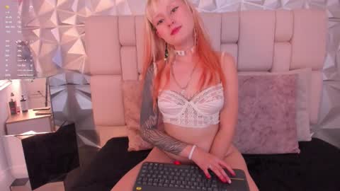 mollycb online show from December 17, 9:21 pm