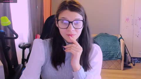  KIRA  online show from April 6, 2:53 am