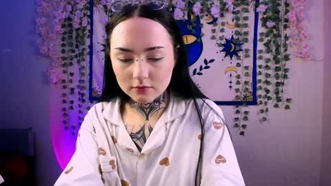 mollymeooww online show from April 12, 7:45 am