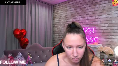 Snapshot of mollynay chatting on February 20, 3:23 am hi im Molly heregreat boobs big heart warm pussy online show from February 20, 3:23 am