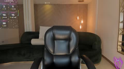 Molly Sunders online show from March 4, 8:50 pm