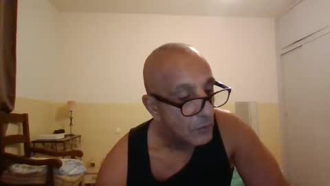 moment71200 online show from November 22, 6:06 pm