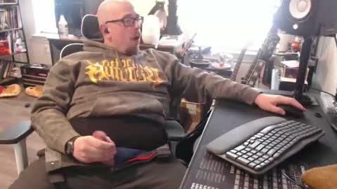 momer85 online show from April 20, 4:10 pm