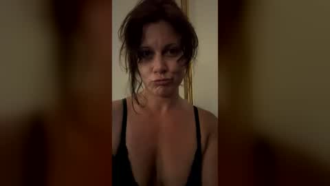 momjuice420 online show from July 30, 6:58 am