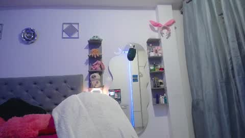 ANDREA online show from July 3, 1:43 am