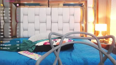 Snapshot of mommyissuess_ chatting on February 20, 5:23 am Daphne  online show from February 20, 5:23 am