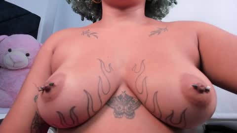 Momo  online show from April 8, 3:42 am