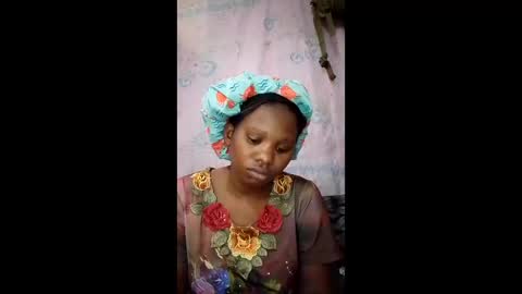 momsdoll online show from April 7, 7:10 am