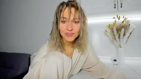 Mona online show from February 20, 9:20 pm