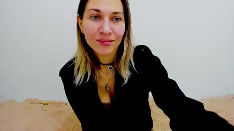 Mona online show from January 25, 8:31 pm