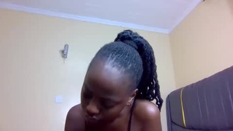 Snapshot of mona_luv1 chatting on October 17, 2:04 am Mona online show from October 17, 2:04 am