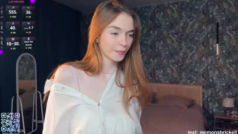 Mona online show from December 3, 7:36 pm