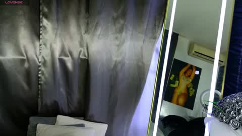 Snapshot of monique_a chatting on March 9, 5:06 pm Ask me online show from March 9, 5:06 pm