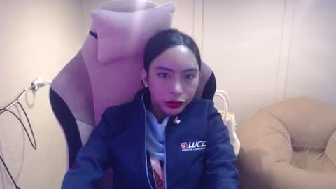 ELYSE A SIMPLE GIRL online show from February 3, 8:02 am