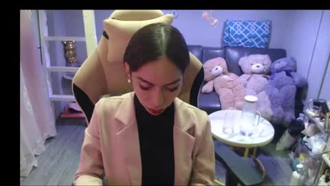 ELYSE A SIMPLE GIRL online show from June 5, 11:59 am