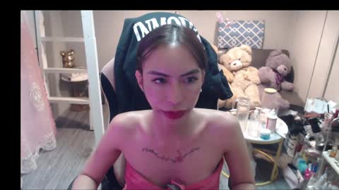 ELYSE A SIMPLE GIRL online show from May 26, 12:11 pm
