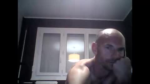 montmasse online show from April 7, 8:33 pm