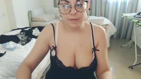 Monse online show from April 6, 7:42 am