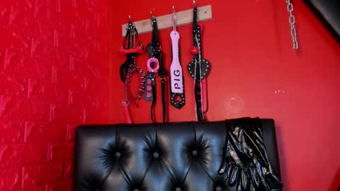 Monttserratt online show from February 17, 7:13 pm