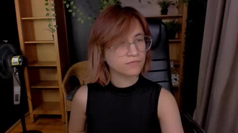 Snapshot of moon13152 chatting on October 21, 4:21 pm Katrin online show from October 21, 4:21 pm