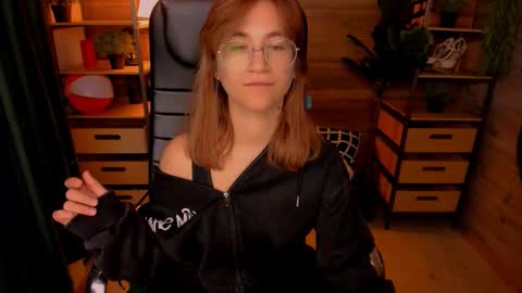 Snapshot of moon13152 chatting on October 7, 8:38 pm Katrin online show from October 7, 8:38 pm